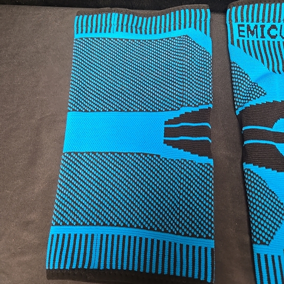 2 Pack Knee Braces With Side Stabilizer & Patella Gel Pads Size Large Blue - Picture 4 of 8